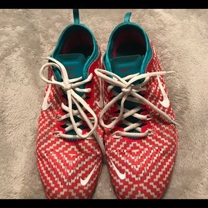 Nike Free red and white zig zags! Sz 9.5